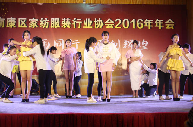 学校年会_已压缩.jpg