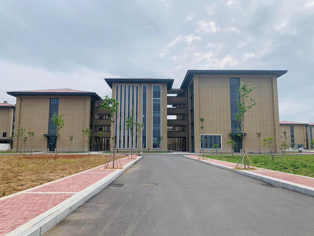 学校环境_已压缩.jpg